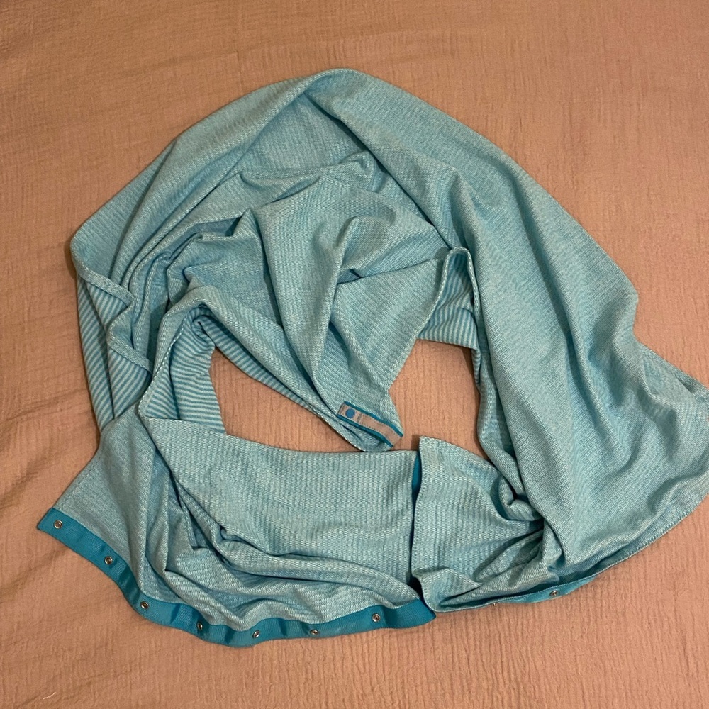 Lululemon athletica Vinyasa snap scarf / wrap